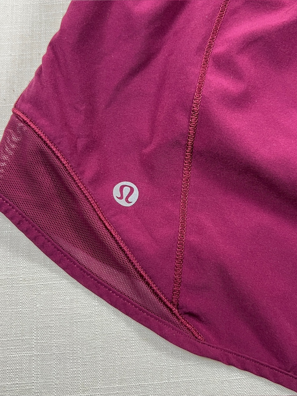 Lululemon Hotty Hot Short II 2.5” - Deep Luxe - Size 8 (Medium) - Picture 3 of 4